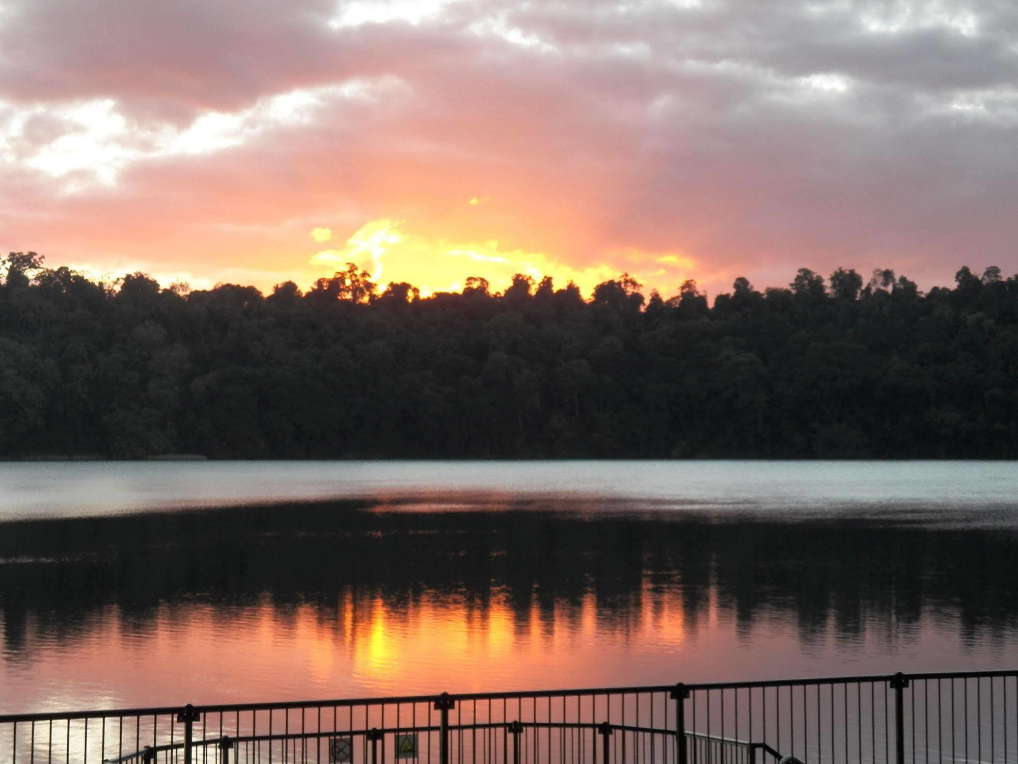 Lake Eacham Tourist Park & Cabins Exterior foto